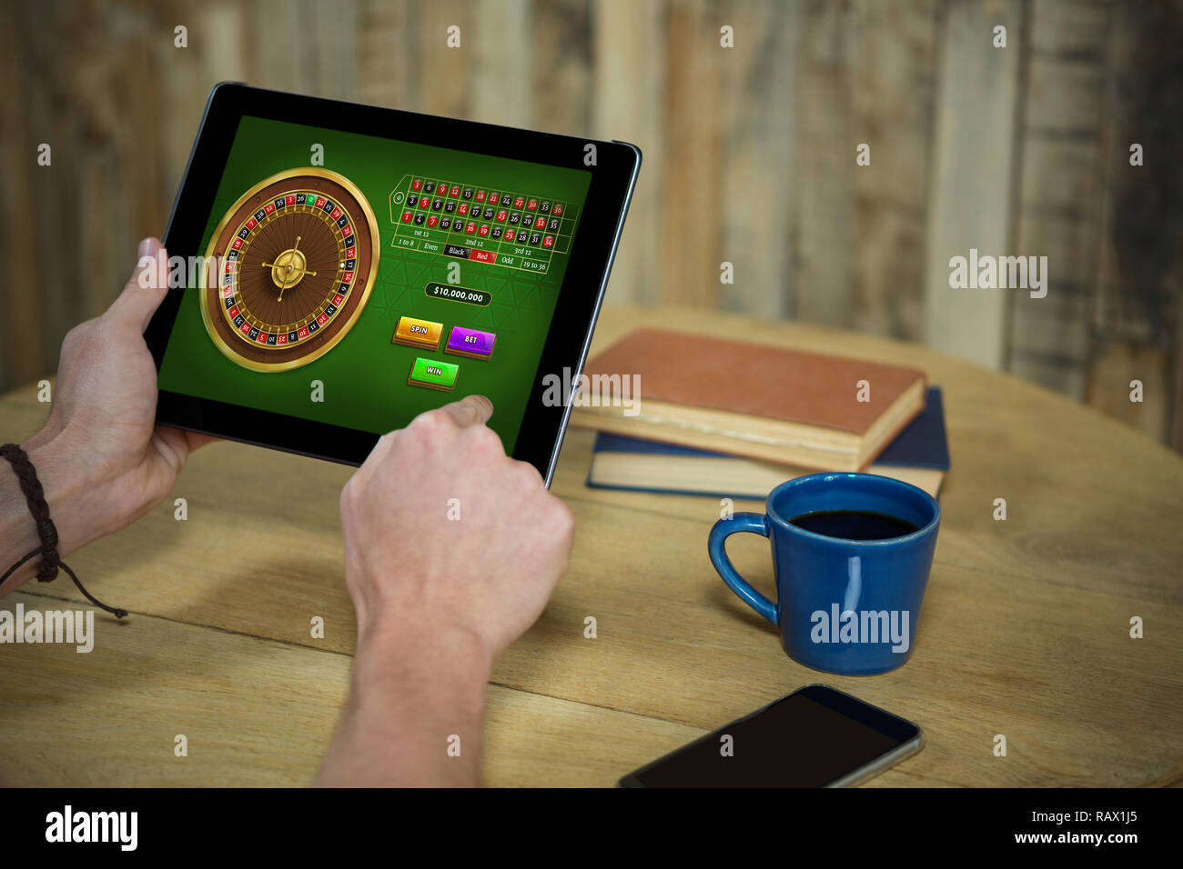 Das zusammengesetzte Bild im online roulette spiel Stockfoto