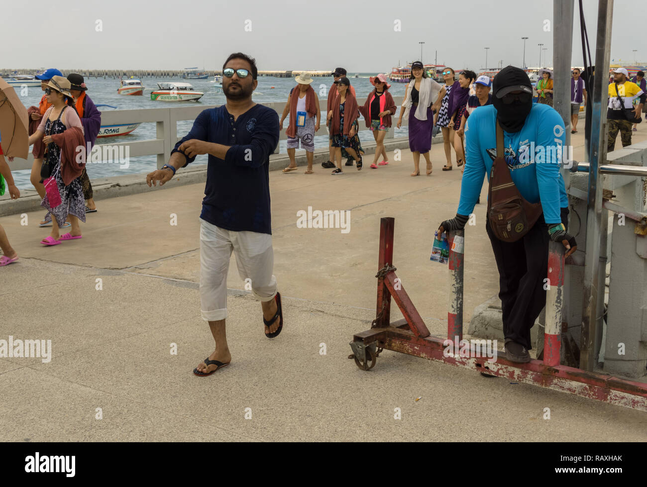 PATTAYA, THAILAND - Oktober 29,2018: Bali Hai Dies ist ein Teil des Hafens, wo die Touristen ab und Reisen nach Koh Larn Koh Sak durch Boote und Schiffe. Stockfoto