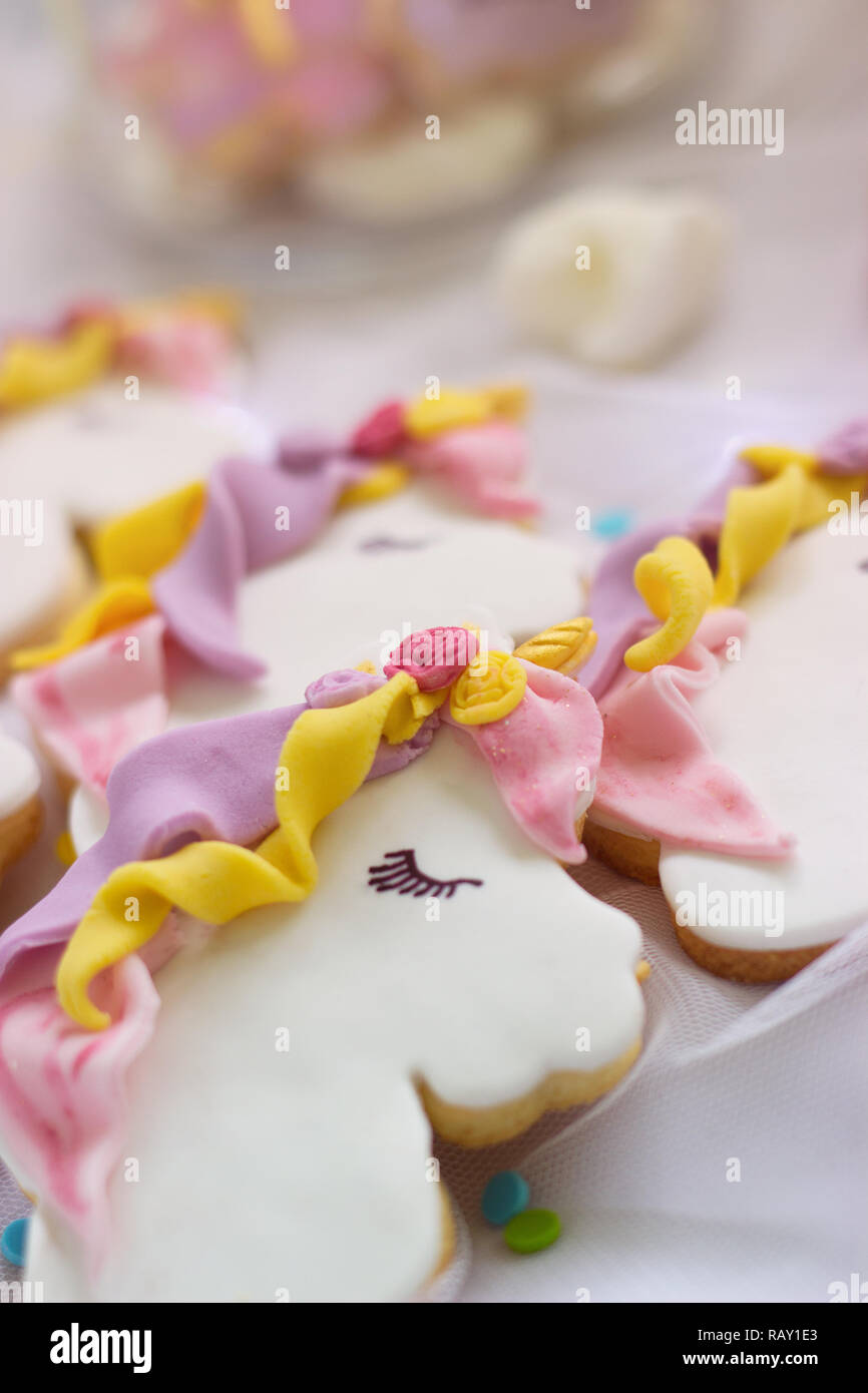 Einhorn royal icing Cookies; Lebensmittel Hintergrund Stockfoto