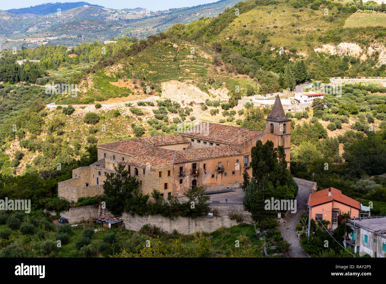 Convento Dei Carmelitani Calzati in San Piero Patti, einem schönen Dorf im Nebrodi Park in Sizilien in der Provinz Messina, Italien Stockfoto