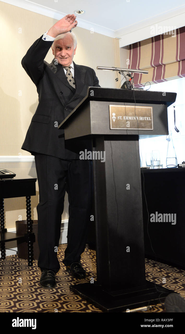 Ehemalige Konservative MP Harvey Proctor hält eine Pressekonferenz in St. Ermin's Hotel, London Mit: Harvey Proctor Wo: London, Großbritannien Wann: 25 Aug 2015 Quelle: Steve Finn/WANN Stockfoto