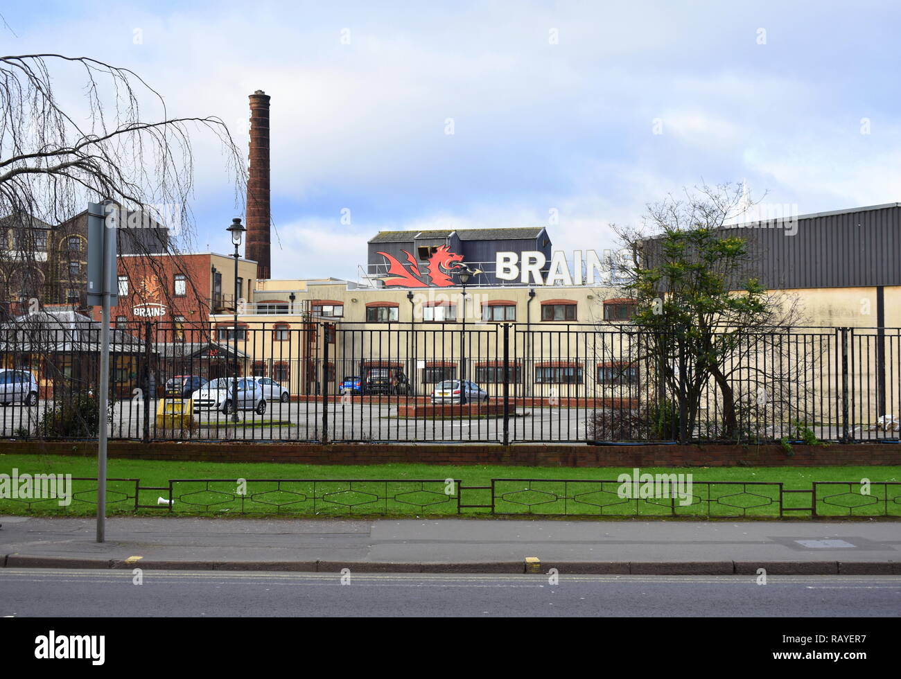 Ansicht der Gehirne Brauerei über die Straße, Cardiff, South Glamorgan, Wales Stockfoto