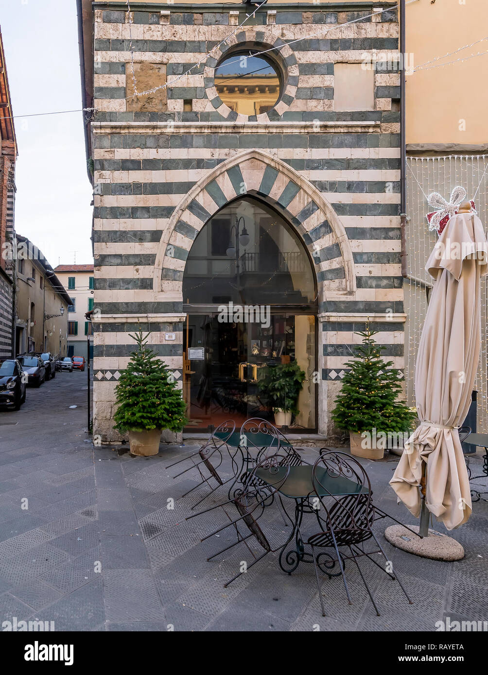 Alte Kapelle im historischen Zentrum von Pistoia, Toskana, Italien, jetzt historische Caffè Valiani Stockfoto