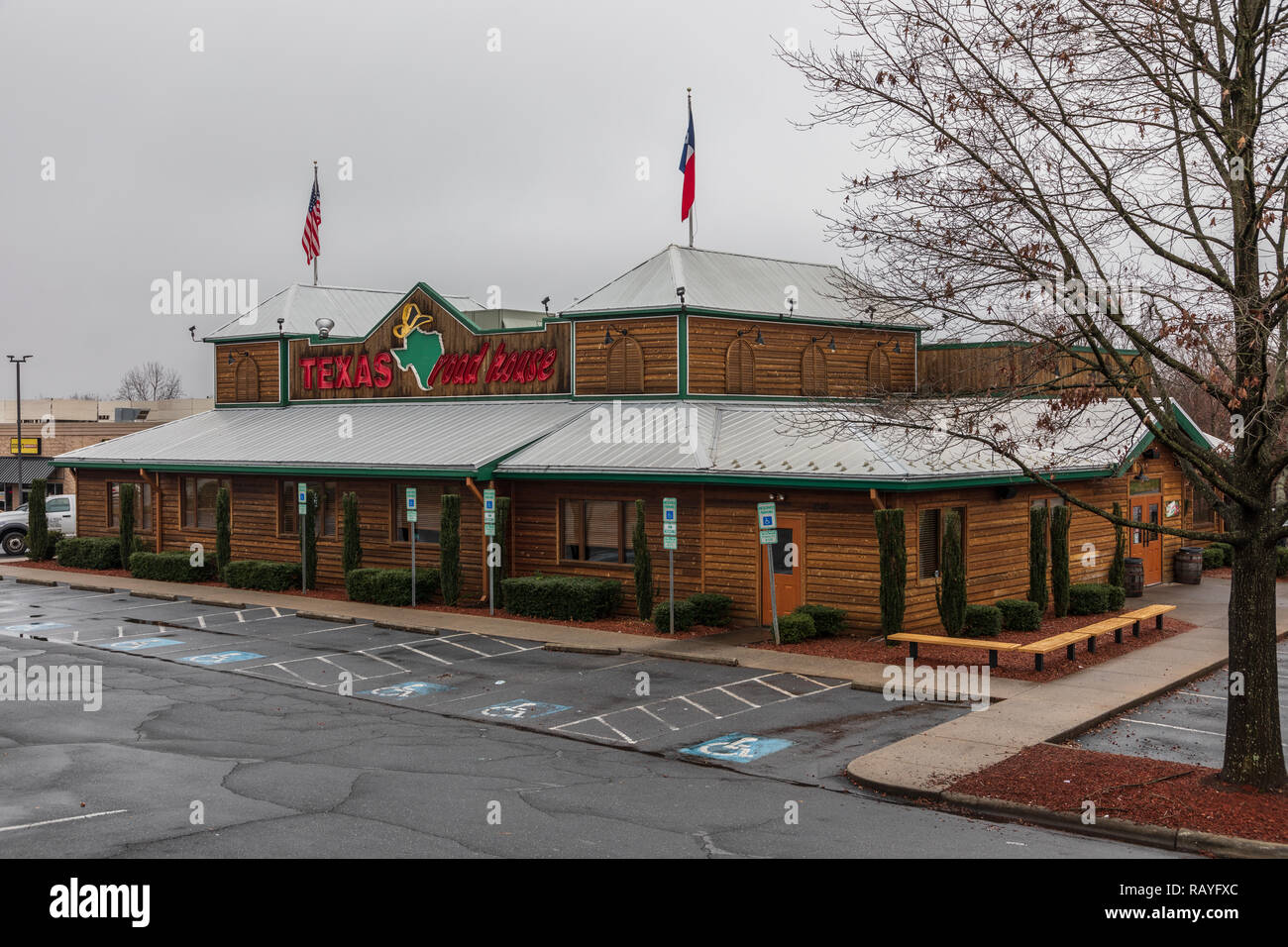 HICKORY, NC, USA-1/3/19: Eine Texas Roadhouse Steakhouse, ein  amerikanisches Restaurant kette mit einem westlichen Thema, und über 560  Standorten Stockfotografie - Alamy