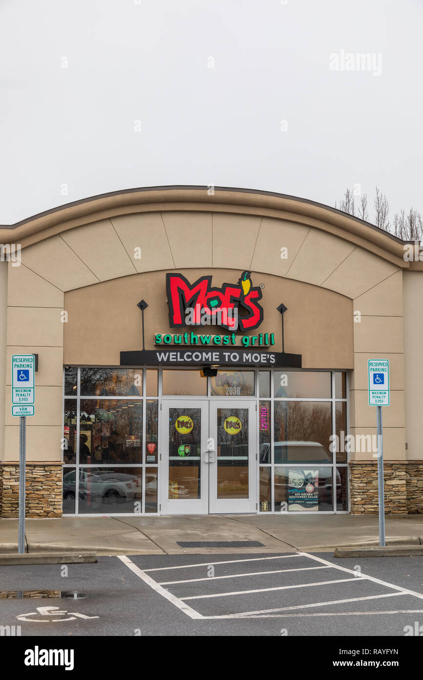 HICKORY, NC, USA-1/3/19: Moe Southwest Grill, ein Fast Food Restaurant in Atlanta, GA, gegründet. Stockfoto