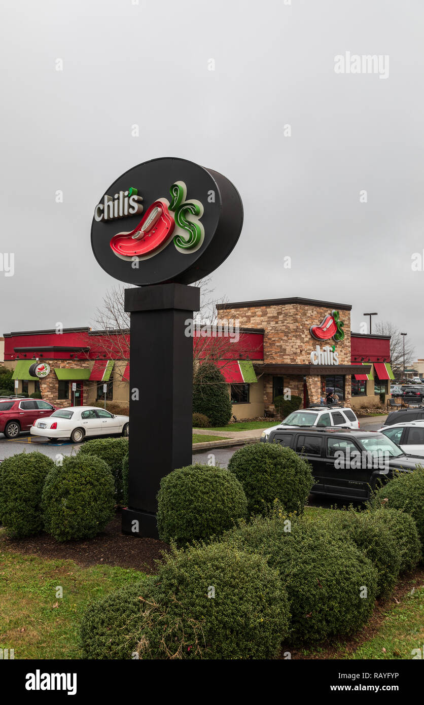 HICKORY, NC, USA-1/3/19: Chili's Restaurant in einem südwestlichen Stil Familie Restaurant. Stockfoto