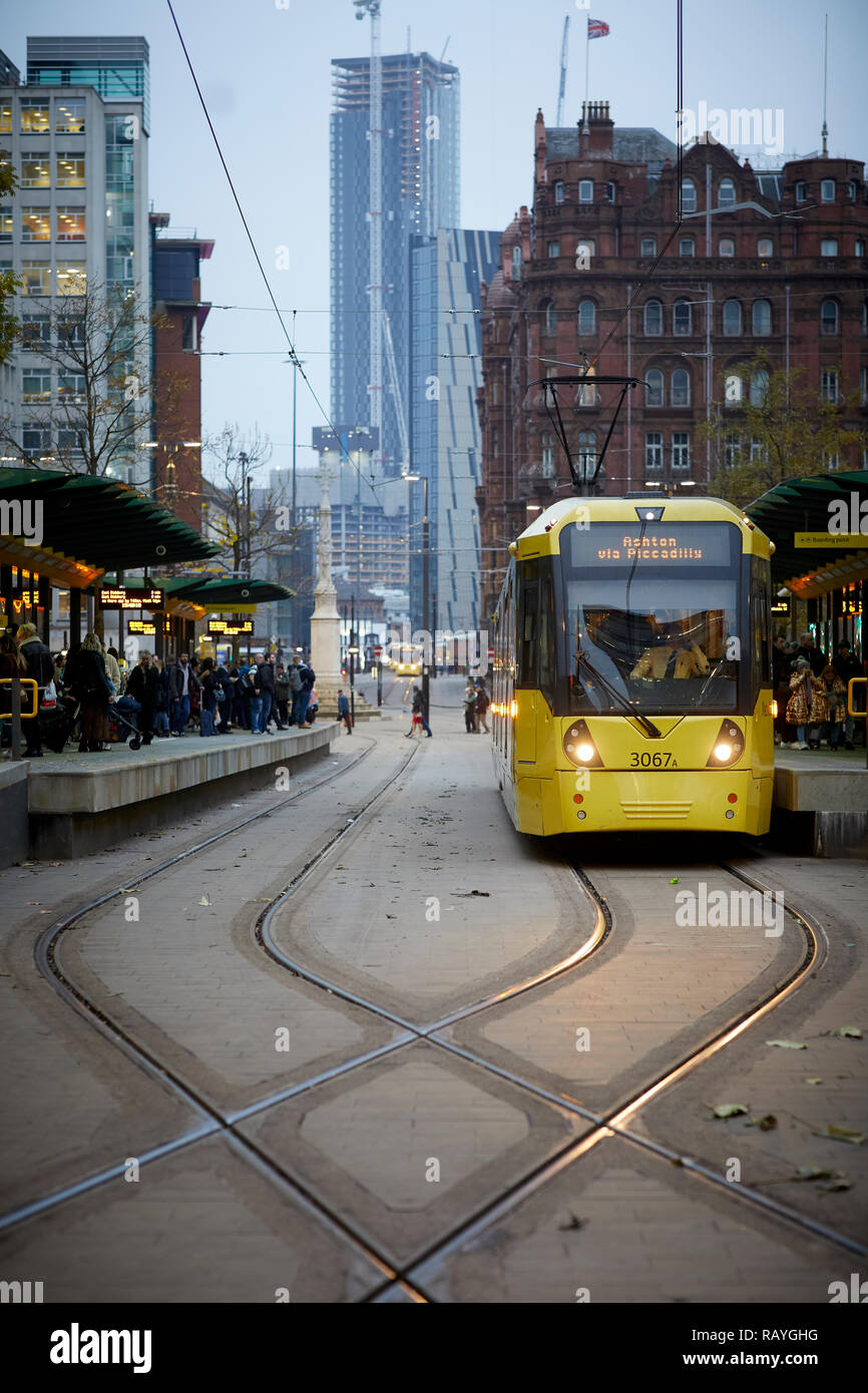 Sanierte, Metrolink tram interchange Kreuzung St. Peter's Square ist ein öffentlicher Platz im Stadtzentrum von Manchester, England. Stockfoto