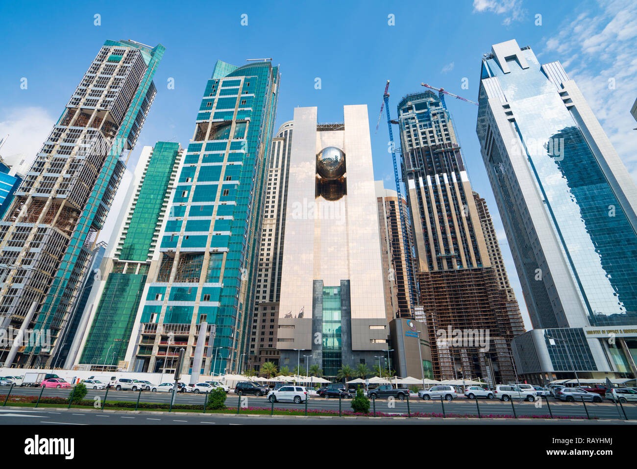 Tagsüber auf die Skyline von West Bay business district in Doha, Katar Stockfoto