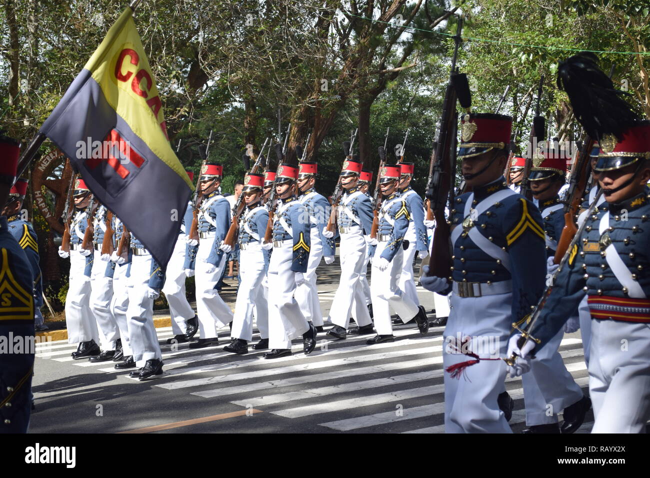 Kadetten der Philippinischen Militärakademie (PMA) Durchführen von marschierenden während der Feier der Länder Independence Day in Baguio City Philippinen Stockfoto