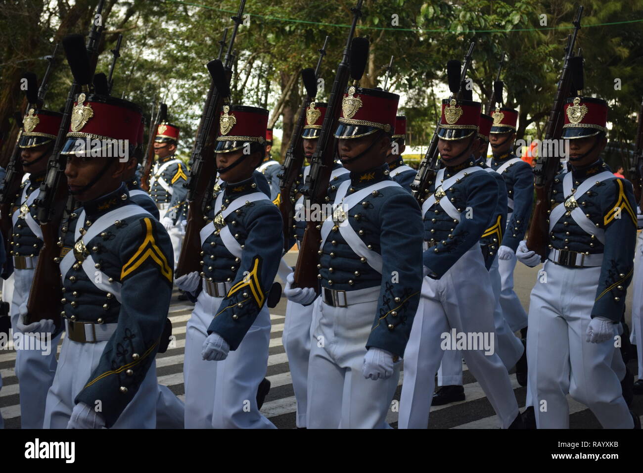 Kadetten der Philippinischen Militärakademie (PMA) Durchführen von marschierenden während der Feier der Länder Independence Day in Baguio City Philippinen Stockfoto