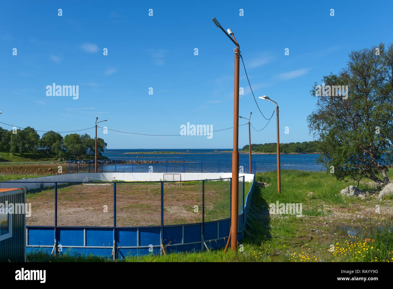 Der Außenbereich für das Spiel des Hockey im Sommer auf solowki Insel. Solovetsky Inselgruppe, Archangelsker Gebiet, Russland Stockfoto