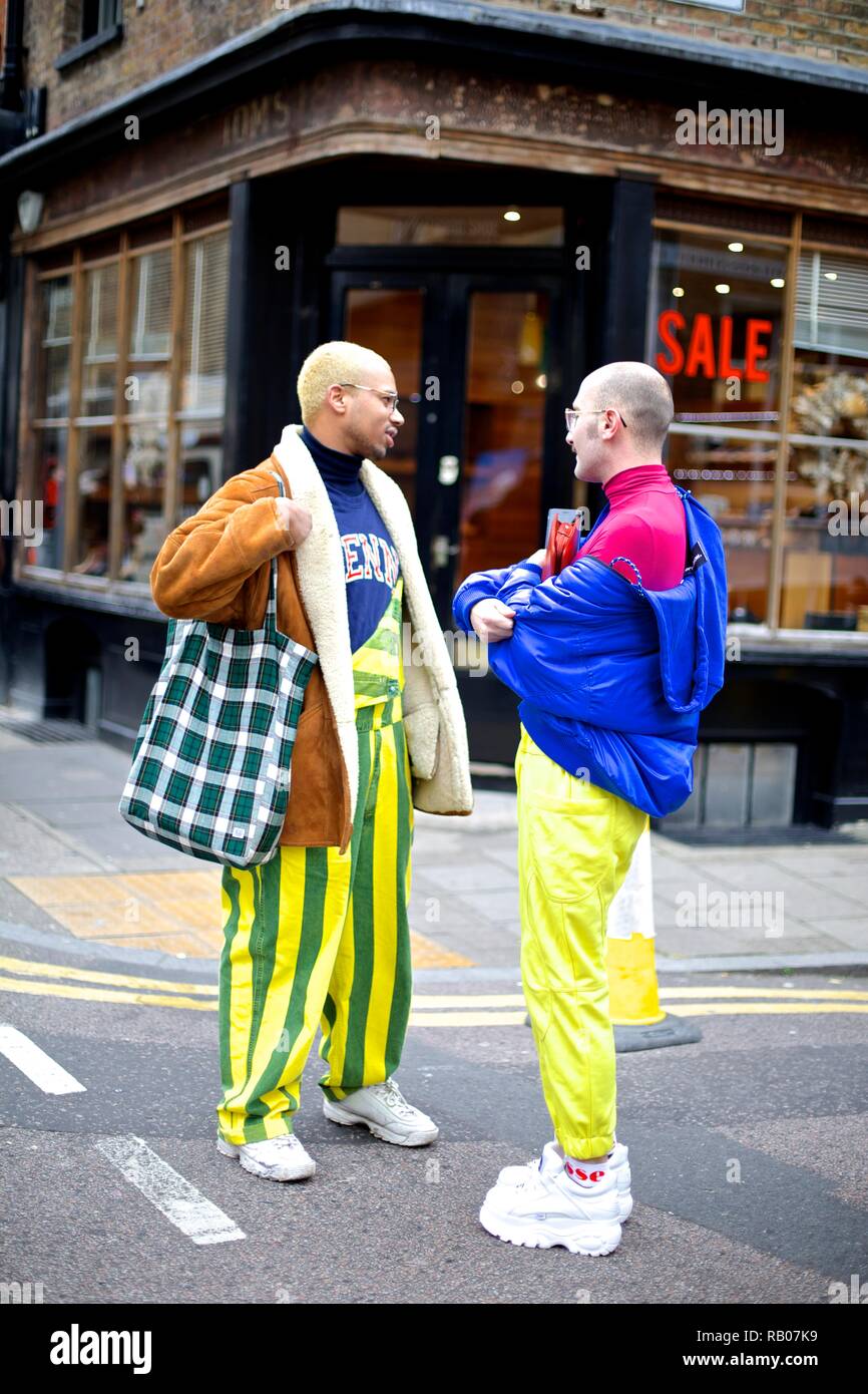 London, Großbritannien. 5. Jan 2019. London Fashion Week der Männer. Straße Style-London Fashion Week Männer AW 19, 5. Jan 2019-UK Credit: sherion mullings/Alamy leben Nachrichten Stockfoto
