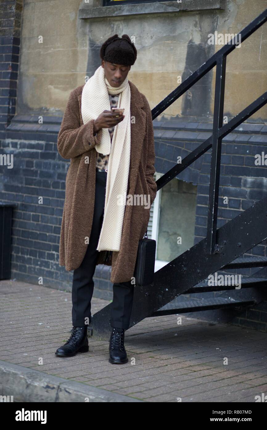 London, Großbritannien. 5. Jan 2019. London Fashion Week der Männer. Street Style - London Fashion Woche Männer, 5. Januar 2019-UK Credit: sherion mullings/Alamy leben Nachrichten Stockfoto