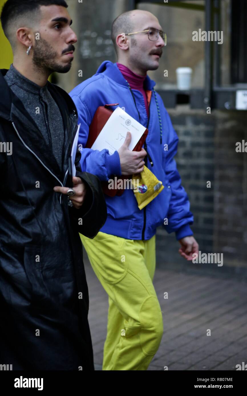 London, Großbritannien. 5. Jan 2019. London Fashion Week der Männer. Straße Style-London Fashion Week Männer AW 19, 5. Jan 2019-UK Credit: sherion mullings/Alamy leben Nachrichten Stockfoto