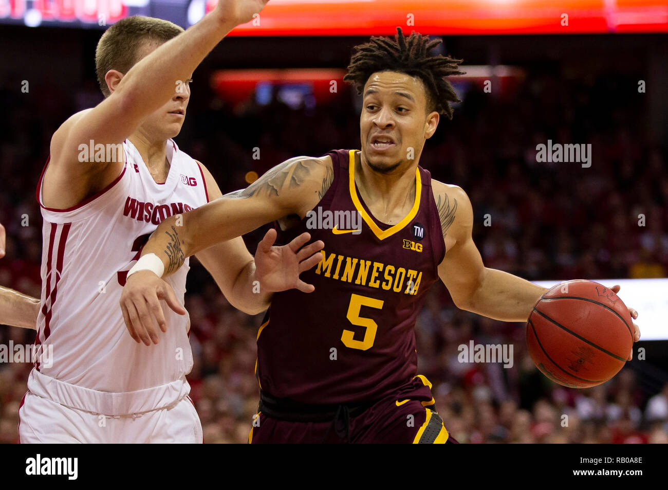 Madison, WI, USA. 3 Jan, 2019. Minnesota Golden Gophers guard Amir Coffey #5 während der NCAA Basketball Spiel zwischen den Minnesota Golden Gophers und die Wisconsin Badgers in der Kohl Center in Madison, WI. John Fisher/CSM/Alamy leben Nachrichten Stockfoto