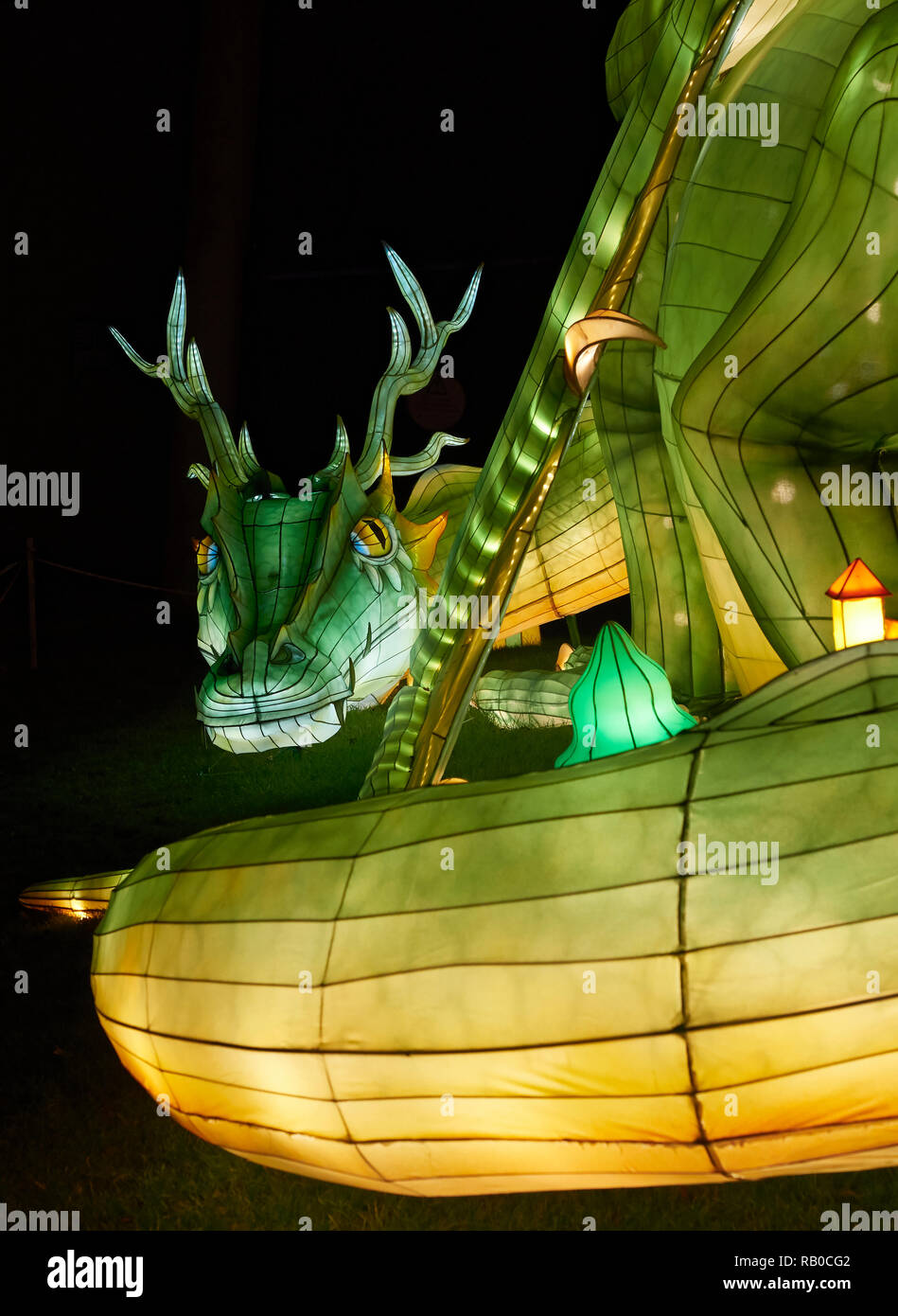 Zoo von Edinburgh, Edinburgh, Schottland, Großbritannien, 5. Januar 2019, den riesigen Laternen von China Anzeige von Fabelwesen, Legenden und Tiere im Zoo im Januar 2019. Chinesischer Drache. Stockfoto