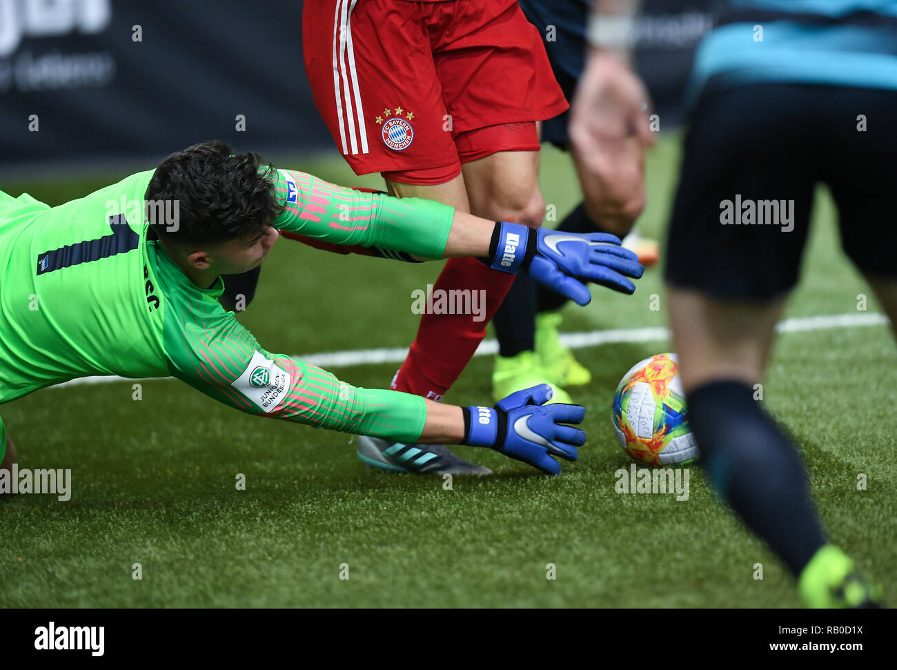 Sindelfingen, Deutschland. 05 Jan, 2019. Main Turnier / professionelles Turnier: die individuelle Handlung, Freestyle goalie Luis Klatte (Hertha BSC). GES/Fußball/Innen- Wettbewerb: Mercedes-Benz JuniorCup 2019, 05.01.2019 Fußball, Fußball: Unter 19 Hallenturnier, Sindelfingen, Januar 5, 2019 | Verwendung der weltweiten Kredit: dpa/Alamy leben Nachrichten Stockfoto