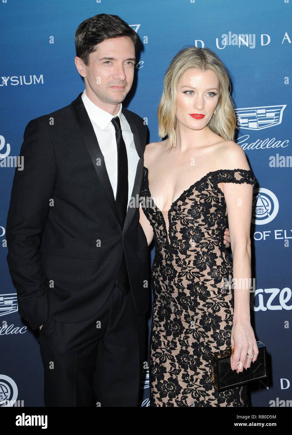 Los Angeles, CA, USA. 5 Jan, 2019. Topher Grace, Ashley Hinshaw bei der Ankunft für die Kunst des 12. jährlichen Elysium himmel Gala, Private Veranstaltungsort, Los Angeles, CA 5. Januar 2019. Credit: Elizabeth Goodenough/Everett Collection/Alamy leben Nachrichten Stockfoto