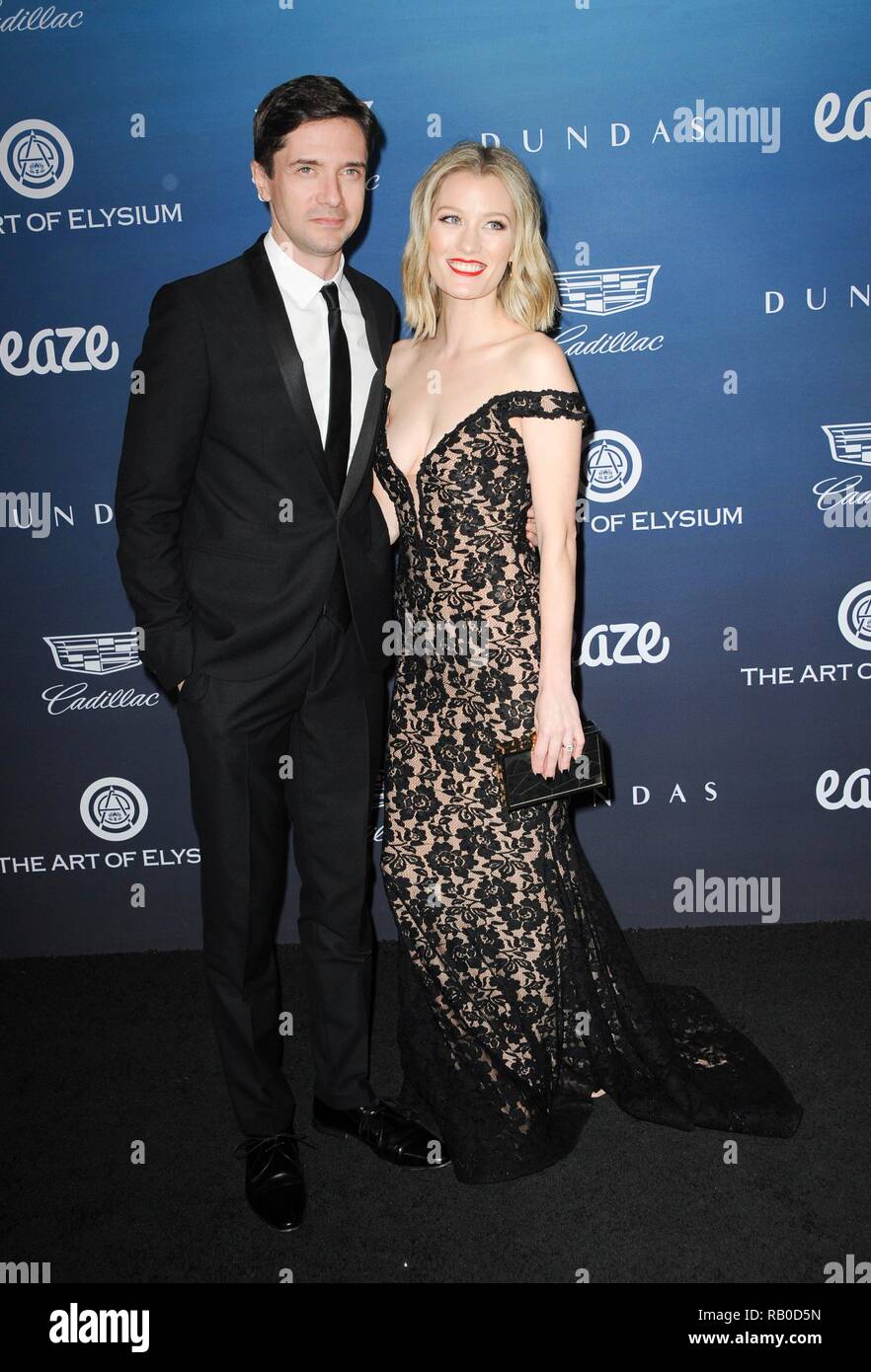 Los Angeles, CA, USA. 5 Jan, 2019. Topher Grace, Ashley Hinshaw bei der Ankunft für die Kunst des 12. jährlichen Elysium himmel Gala, Private Veranstaltungsort, Los Angeles, CA 5. Januar 2019. Credit: Elizabeth Goodenough/Everett Collection/Alamy leben Nachrichten Stockfoto