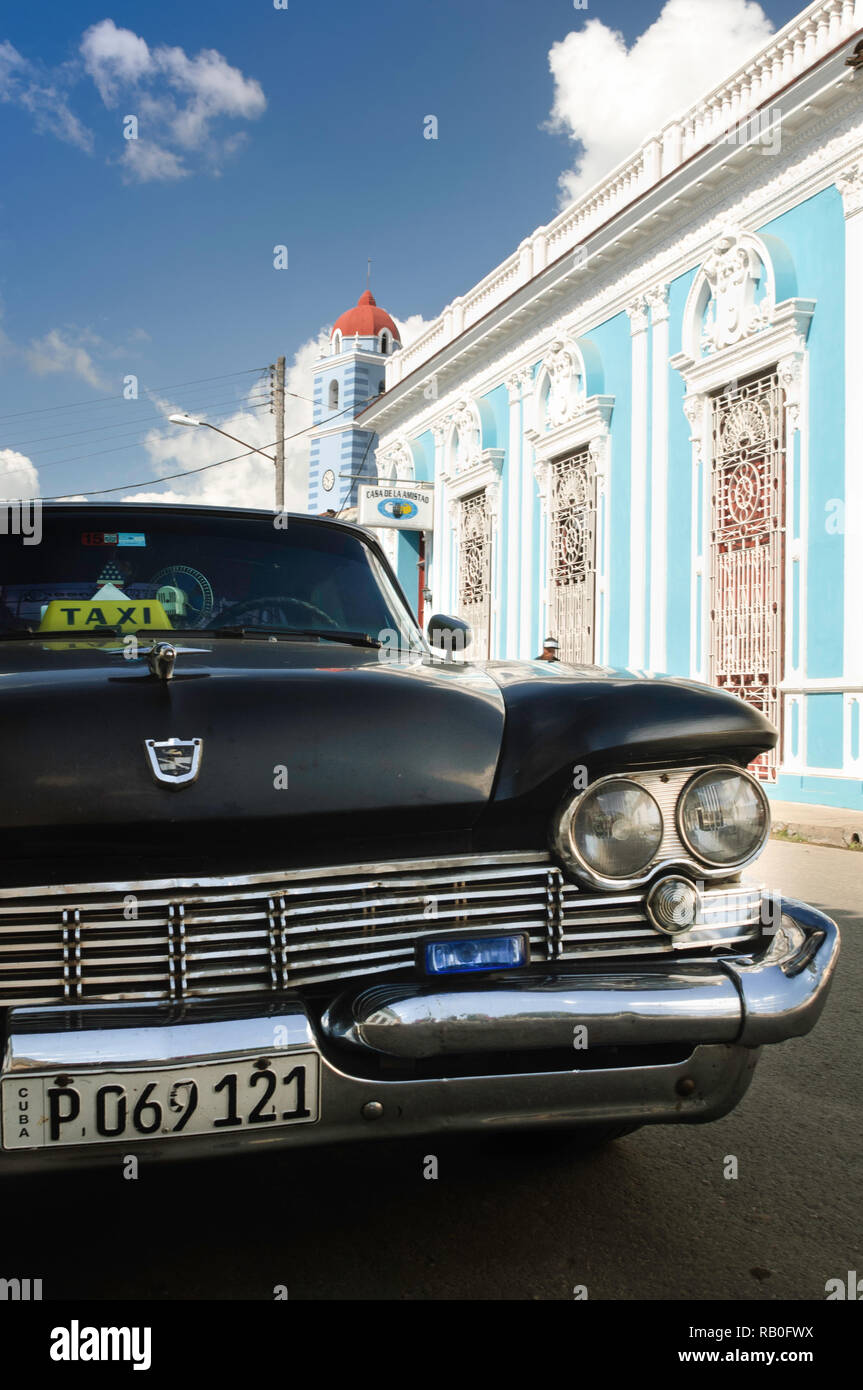 Taxi warten auf den Straßen von Sancti Spiritus, Kuba Stockfoto