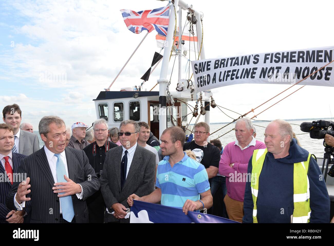 UKIP Leader Nigel Farage erfüllt die lokalen Fischer an der Victoria Wharf in Leigh-On-Sea, Essex während seiner sagen Nein zur EU-Kampagne mit: Nigel Farage, Wo: Leigh-on-Sea, Großbritannien Wann: 17 Aug 2015 Quelle: Steve Finn/WANN Stockfoto