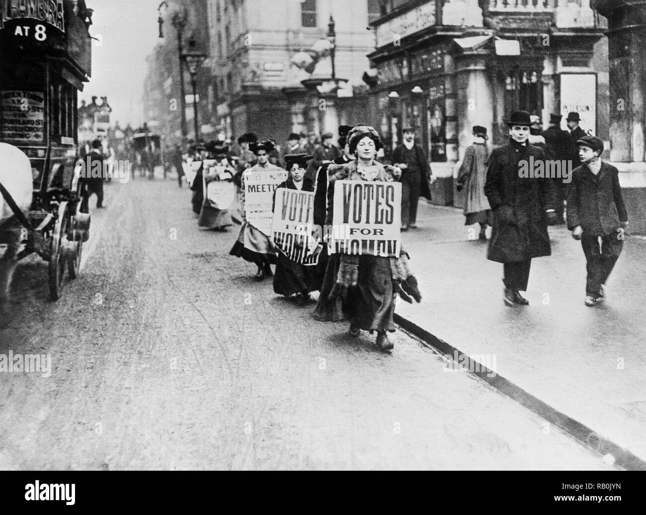 Foto wurde am 23. November 1907 berücksichtigt. Die Women's Freedom League gegen "Gesetze", in Großbritannien demonstrieren. Die Gruppe wurde 1907 von siebzig gegründet - sieben Mitglieder der Sozialen und Politischen Union (Wspu). Stockfoto