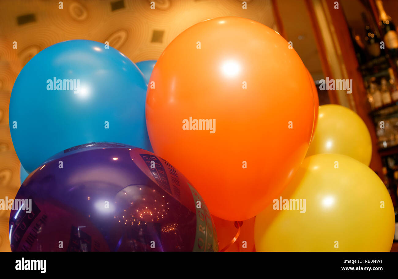 Bunten Ballons im Rahmen einer festlichen Party oder Veranstaltung in der Feier angezeigt Stockfoto