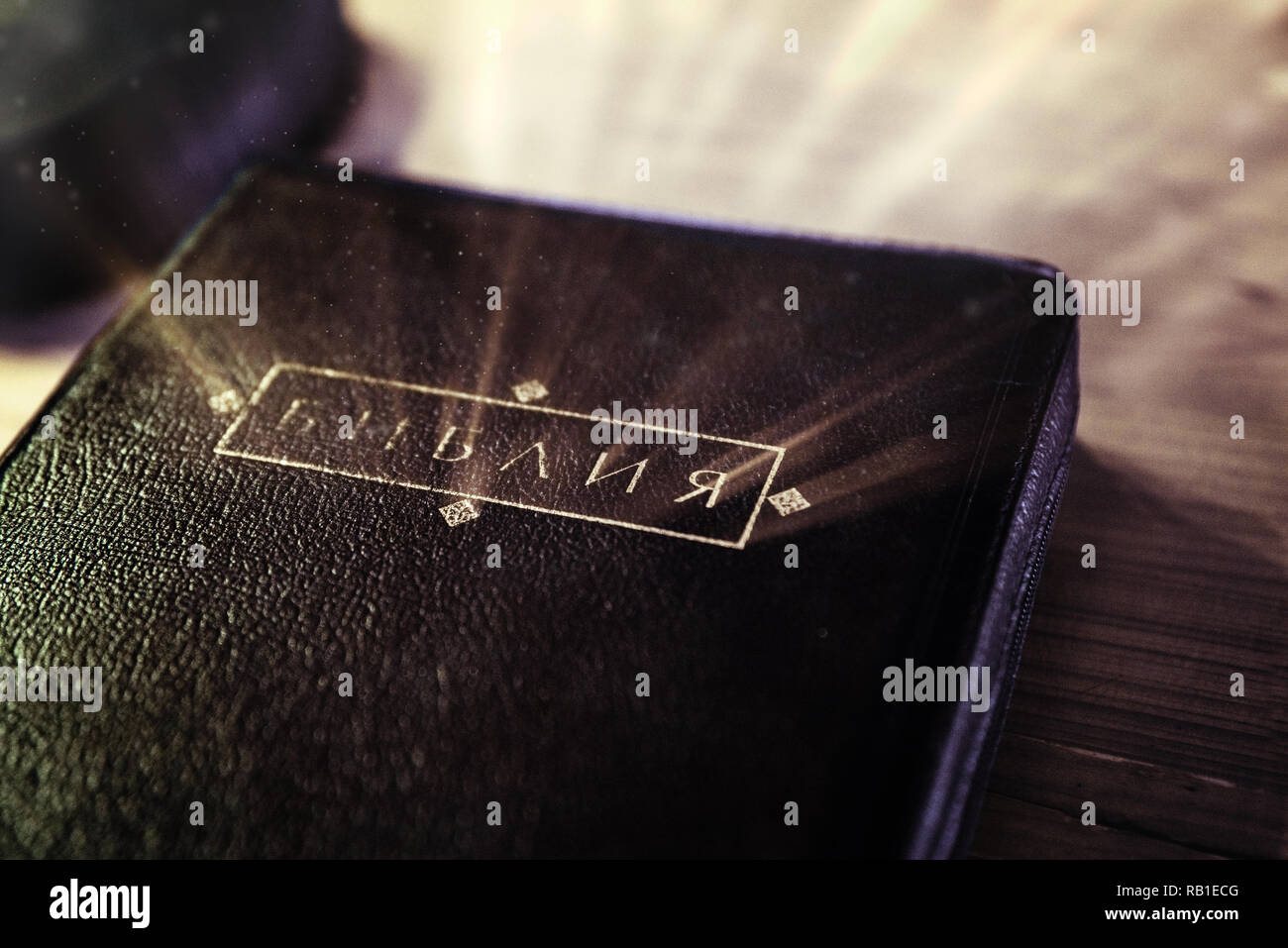 Bibel mit geringer Tiefenschärfe Stockfoto