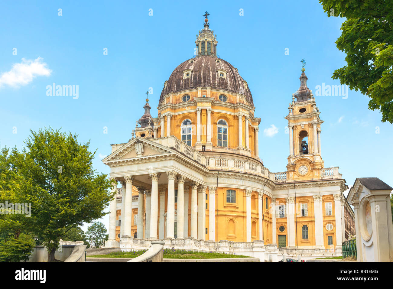 Basilika Superga Kirche (Basilica di Superga in Turin Italien auf Superga Hill entfernt. Schöner Platz mit barocken und neoklassischen zu besuchen Stockfoto