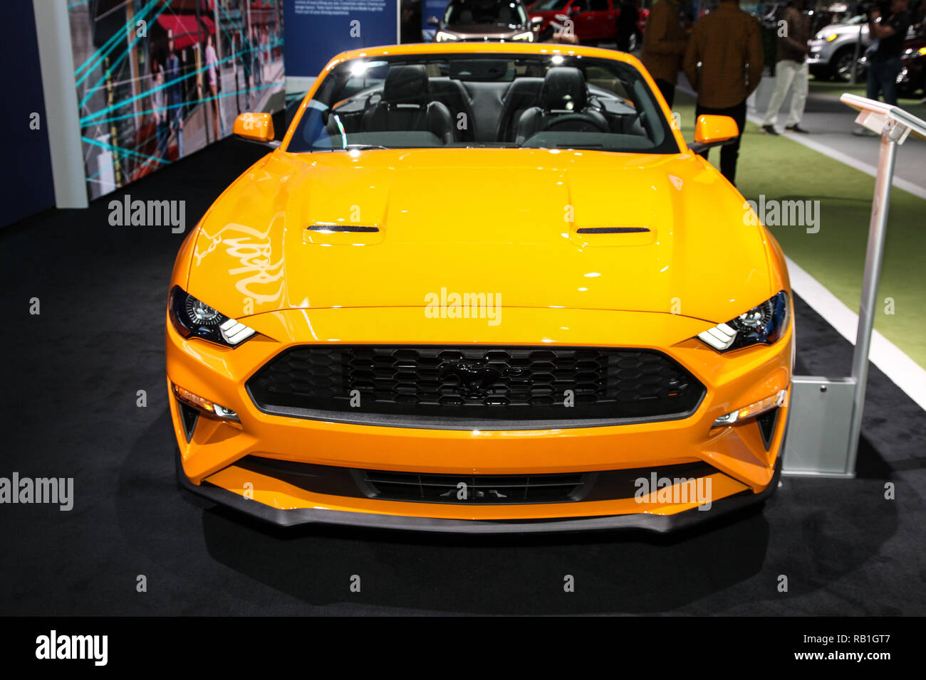 2018 Ford Mustang Ecoboost Premium Cabrio auf der New York International Auto Show 2018 gezeigt, im Jacob Javits Center. Dies war Drücken Sie auf Vorschau Stockfoto