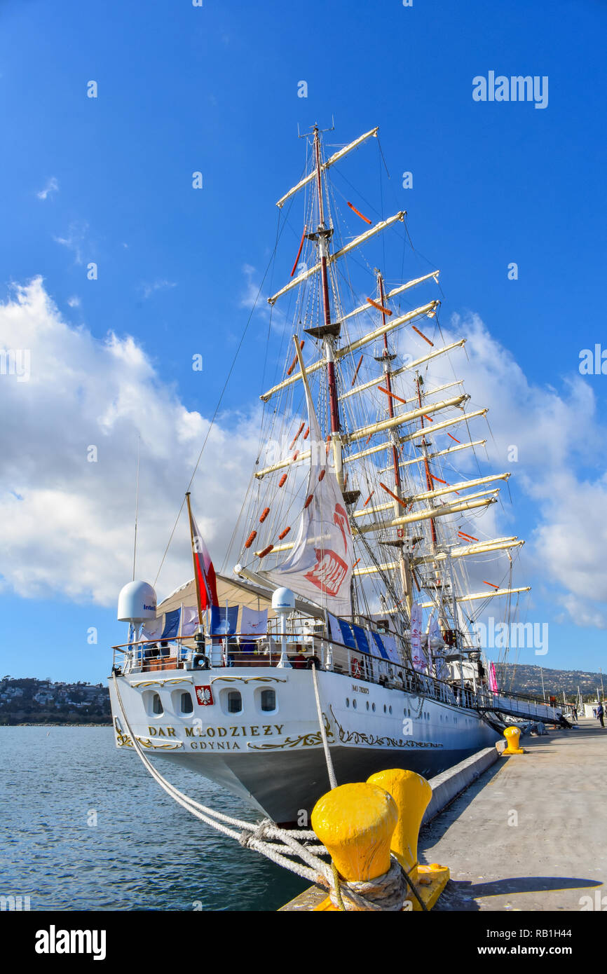 San Pedro, Ca. Dez. 27, 2018 - Das große Segelschiff Dar Mlodziezy, besuchte den Hafen von San Pedro. Dieses Schiff kommt von Gdynia, Polen. Stockfoto