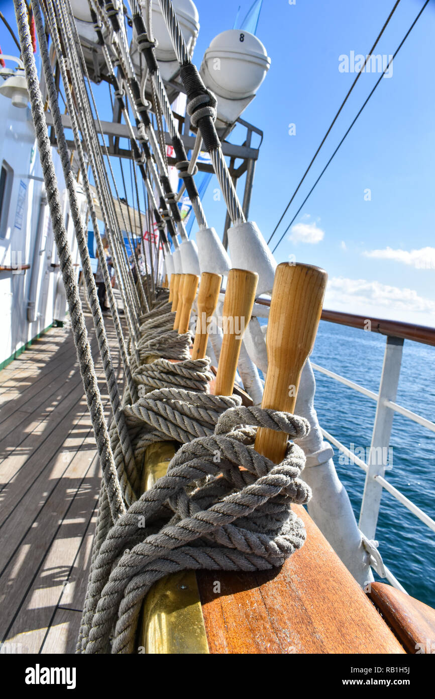 San Pedro, Ca. Dez. 27, 2018 - Das große Segelschiff Dar Mlodziezy, besuchte den Hafen von San Pedro. Dieses Schiff kommt von Gdynia, Polen. Stockfoto