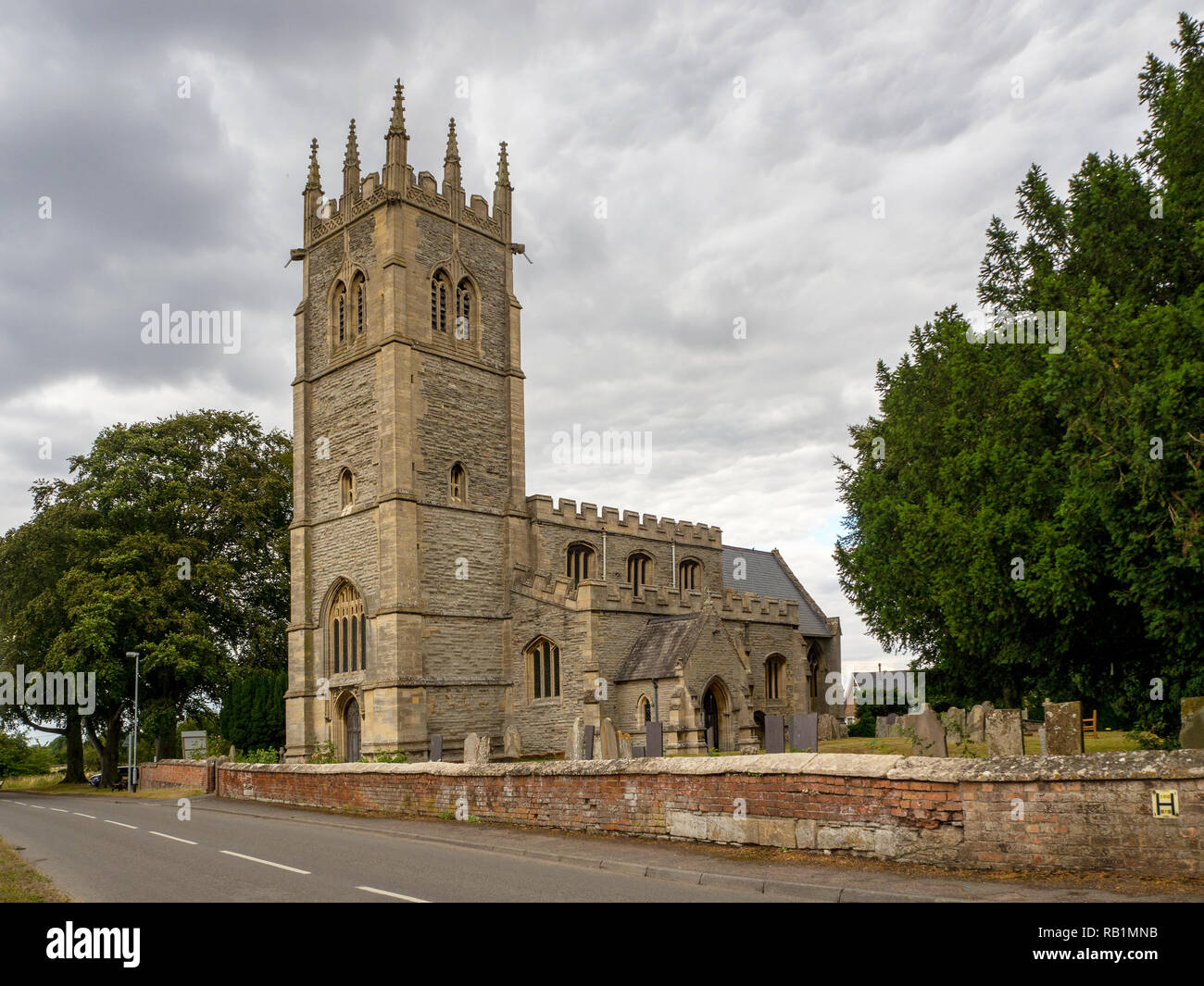 Alle Heiligen mittelalterliche, gotische Kirche in Hawton, in der Nähe von Newark, Nottinghamshire, England, UK. Die Kirche ist ein Gebäude von herausragender Architekten angesehen Stockfoto