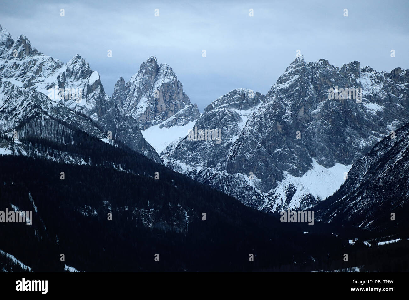 Italien, Sextner Dolomiten (Sextner Dolomiten), Luftaufnahme der Rotwand, der Croda dei Toni und die Tre Scarperi Berge Stockfoto