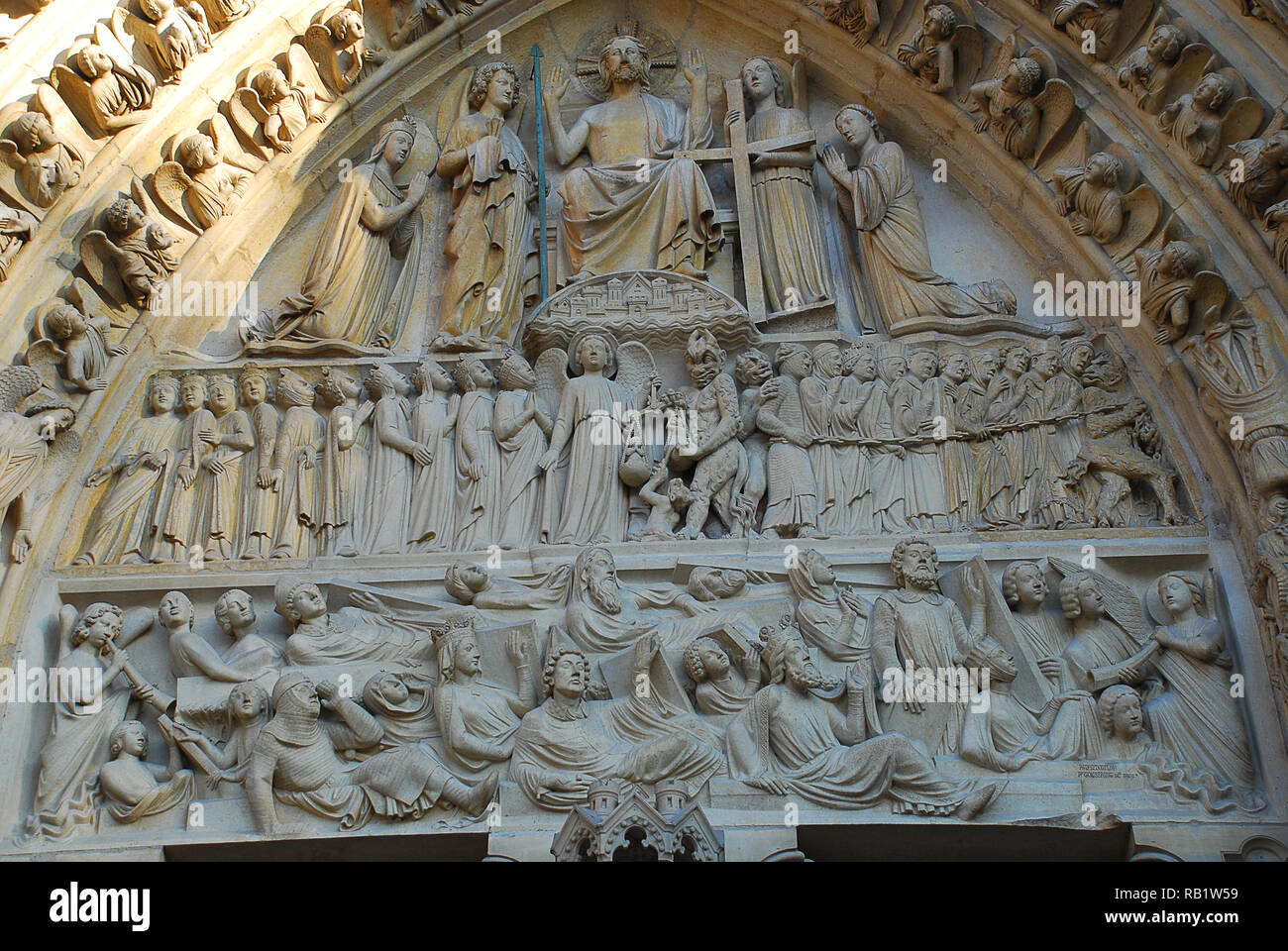 Notre-Dame de Paris, Eingang: Darstellung des Jüngsten Gerichts, zentrale Portal der Westfassade Stockfoto