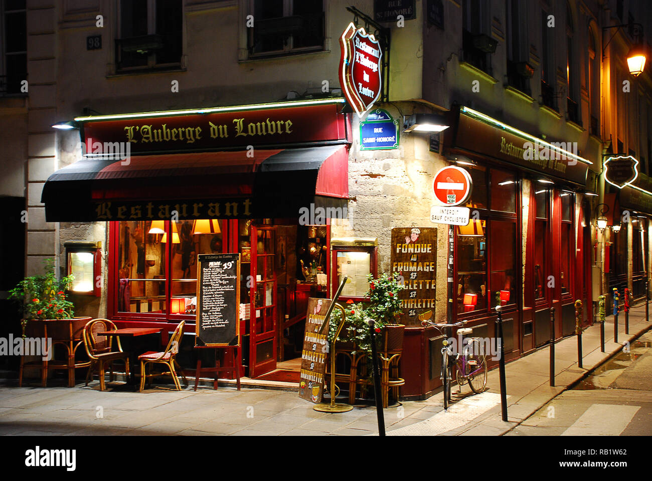 Restaurant in der Nähe des Louvre, Paris, Frankreich Stockfoto