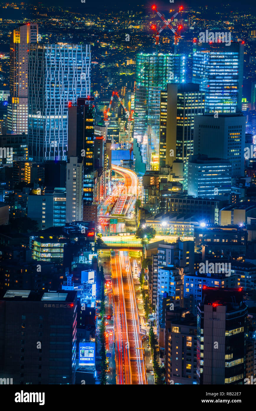 Luftaufnahme von Straße in Tokio, Stadt, Skyline Skyline. Stockfoto