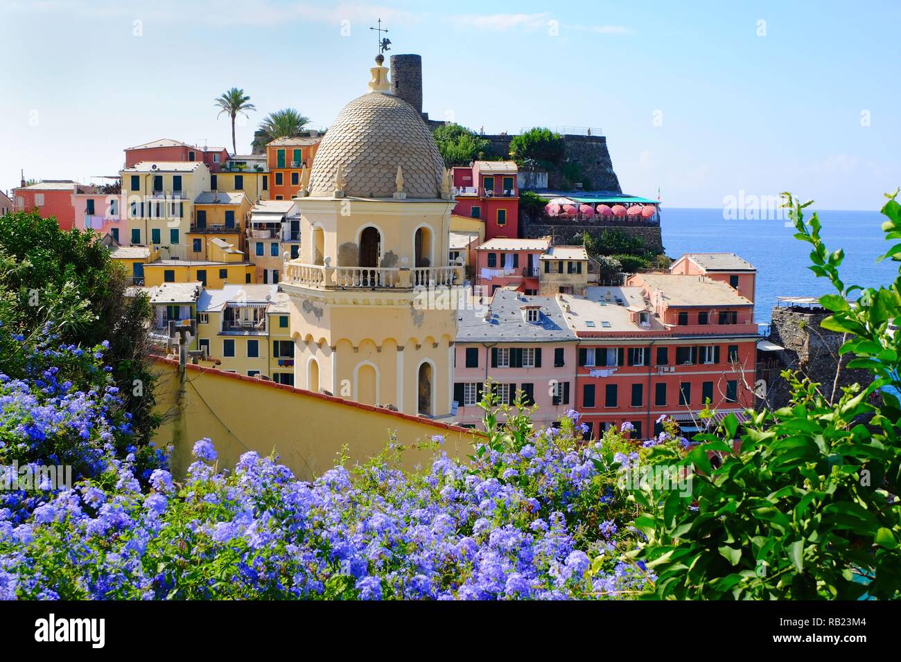 Vernazza, Italien - 18 September 2018: Blick auf die Stadt im Ligurischen Meer der alten und typischen Dorf der Cinque Terre im Sommer Stockfoto
