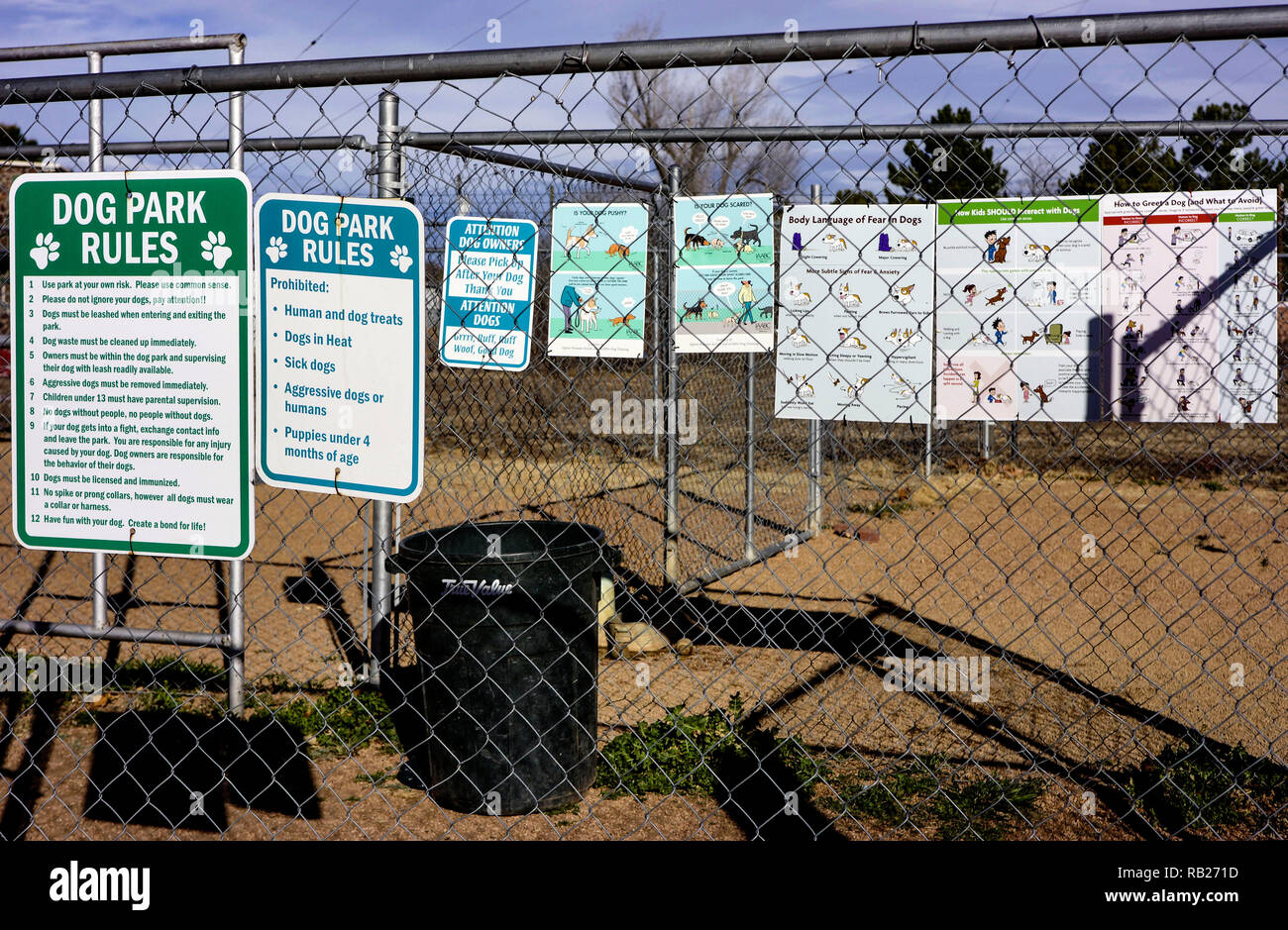 Plakate, die den Hund park Regeln in Lake, Texas entfernt Stockfoto