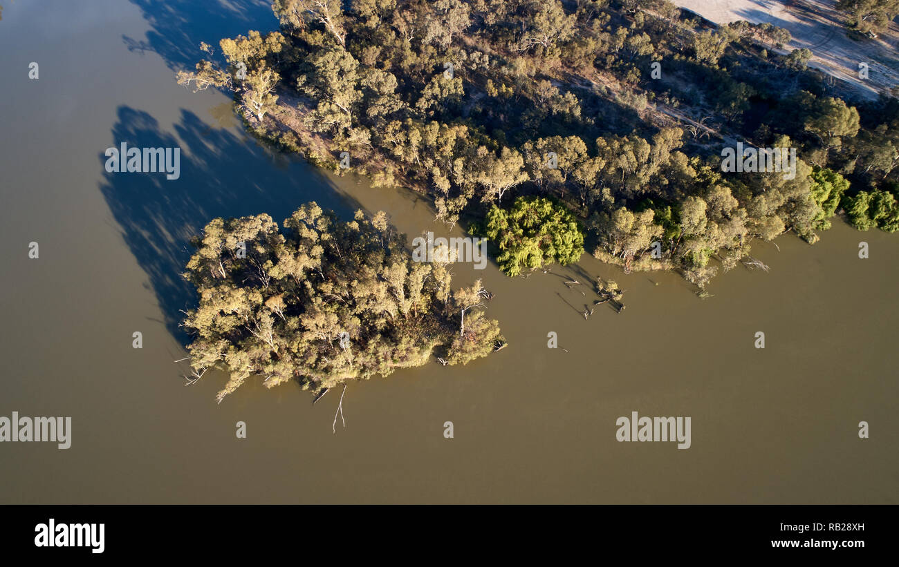 Winzig, Fachwerk Insel auf NSW Seite des Murray River. Stockfoto