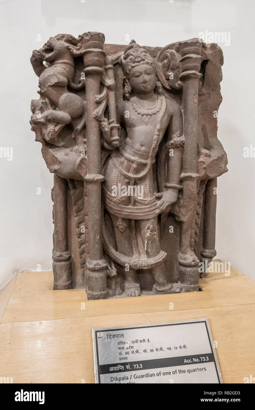 Dikpala. Wächter des Himmels. Pratihara. 10. Jahrhundert, Madhya Pradesh. 46 x 36 x 13 cm Stockfoto