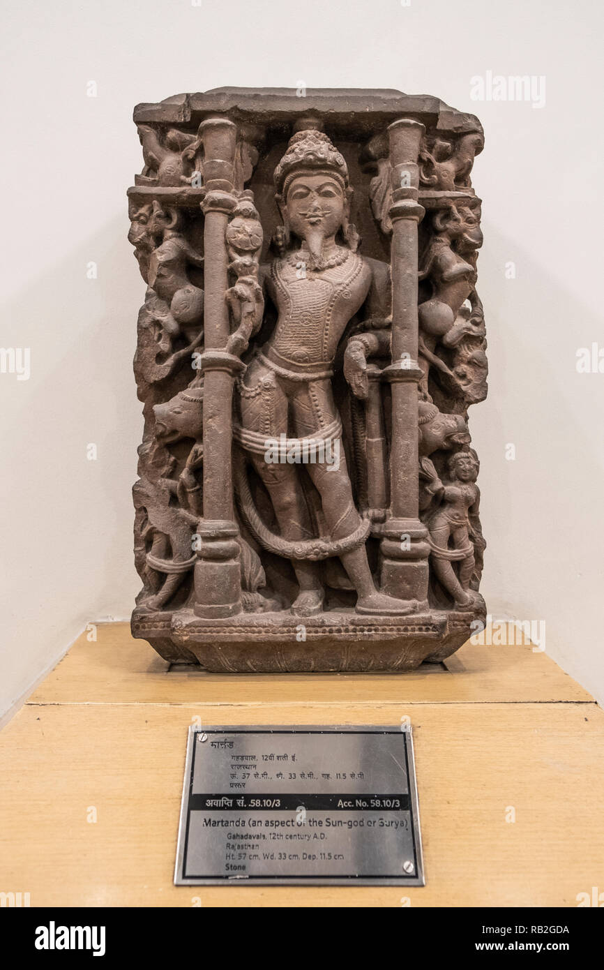 Martanda, ein Aspekt, der Gott der Sonne. Gahadavala, 12. Jahrhundert, Rajasthan. 57 x 33 x 11,5 Stockfoto