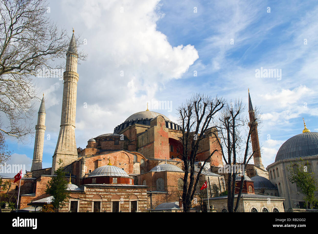 Die Hagia Sophia in Istanbul unter blauem Himmel Stockfoto