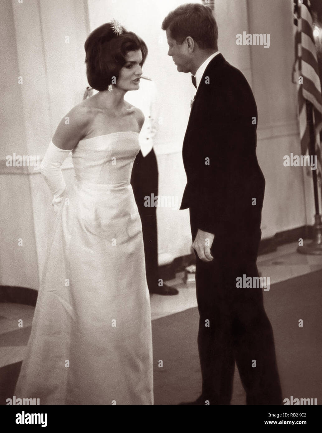 Präsidenten der Vereinigten Staaten John F. Kennedy und First Lady Jacqueline Kennedy bei einem Weißen Haus Abendessen zu Ehren von André Malraux, Staatsminister für Angelegenheiten der Kultur Frankreichs. Stockfoto