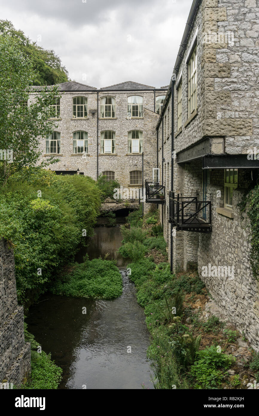 Litton Mühle, einer ehemaligen Textilfabrik aus dem 18. Jahrhundert, Müller Dale, Derbyshire, UK; jetzt Wohnungen für Wohnzwecke umgebaut. Stockfoto