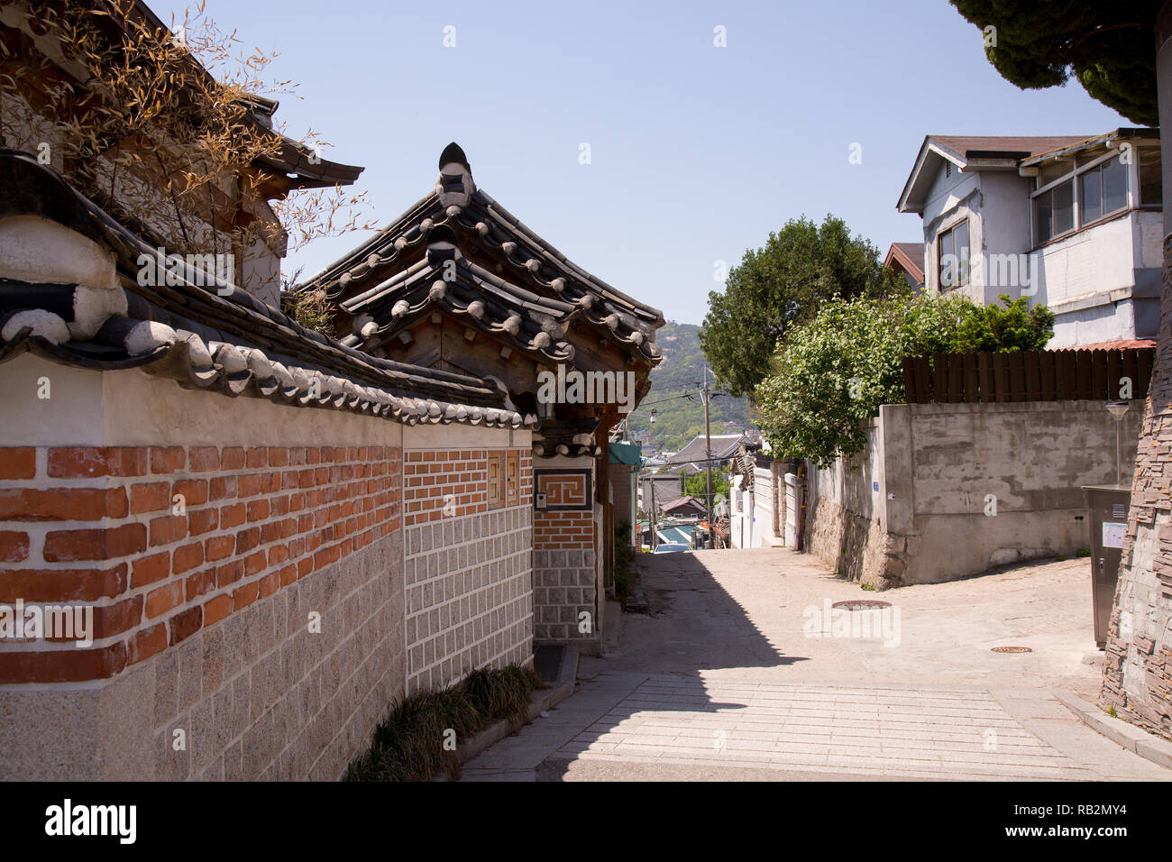 Traditionelle Häuser im Dorf Bukchon Hanok, Seoul, Südkorea. Stockfoto