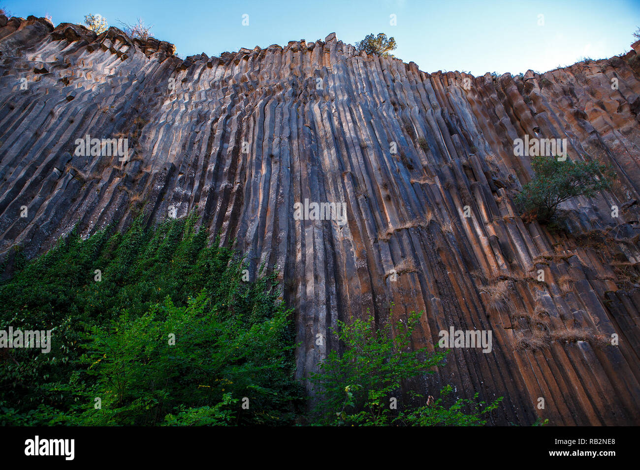 Basaltsäulen - natürliche vulkanische Felsformationen in Sinop Boyabat, Türkei Stockfoto