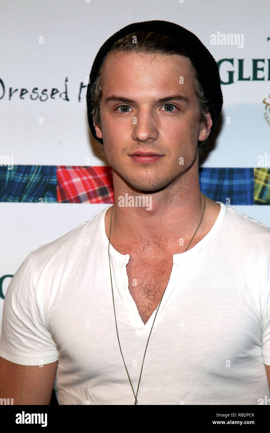 New York, New York/USA, 5. April 2011: Schauspieler Freddie Stroma an der 9. jährlichen "Edrückt zu Kilt" Charity Fashion Show im Hammerstein Ballroom. (Foto: Steve Mack/S.D. Mack Bilder) Stockfoto
