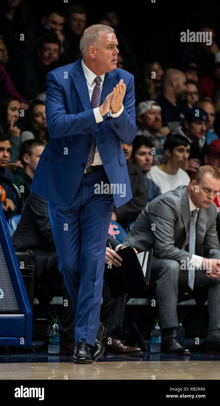 Moraga, CA USA 05 Jan, 2019. A. Brigham Young Head Coach Dave Rose während Basketball Spiel der NCAA Men zwischen der Brigham Young Cougars und die Saint Mary's Gaels 66-88 an McKeon Pavillon Moraga Calif Thurman James/CSM/Alamy Leben Nachrichten verloren Stockfoto