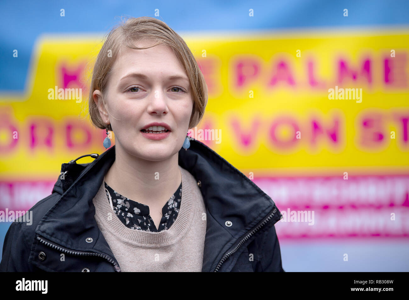 Stuttgart Deutschland 06 Jan 19 Ria Schroder Der Vorsitzende Der Fdp Jugendorganisation Junge Liberale Steht Vor Der Stuttgarter Oper Wahrend Der Fdp Drei Konig Treffen Credit Sebastian Gollnow Dpa Alamy Leben Nachrichten Stockfotografie Alamy